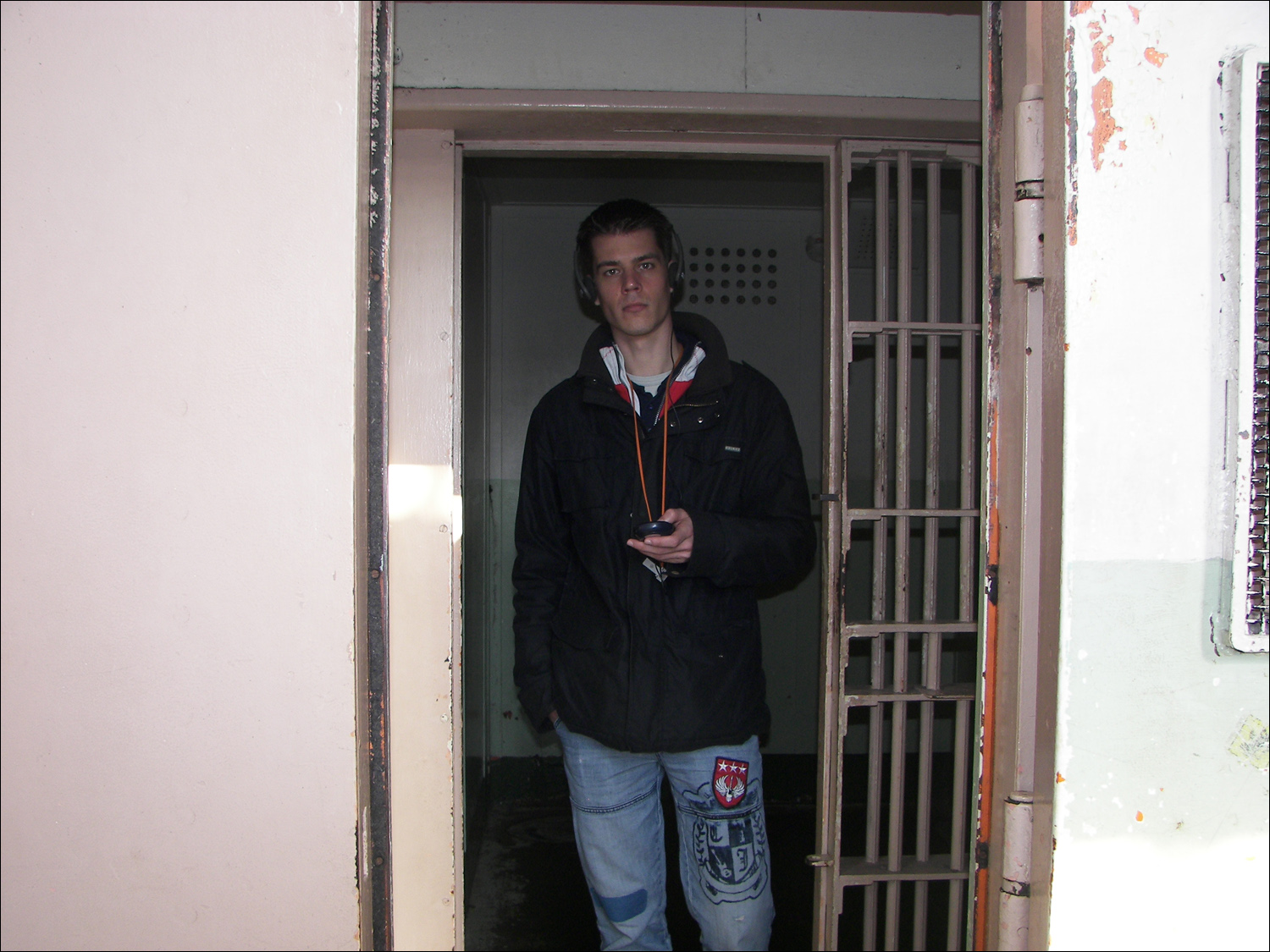 Andre in cell