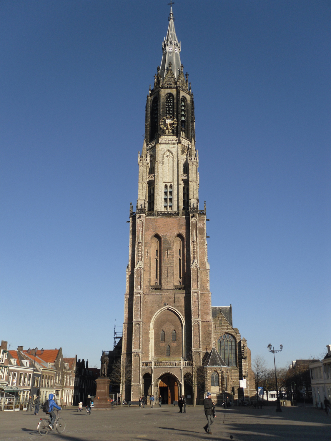 Delft-Nieuwe Kerk (New Church) across square from city hall