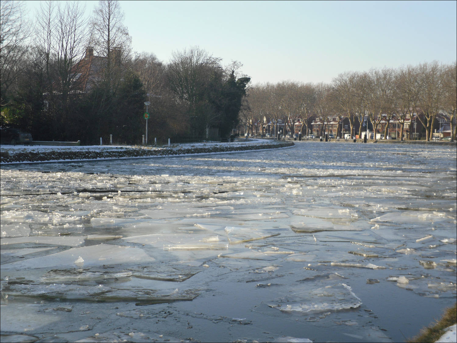 Delft canal w/ice