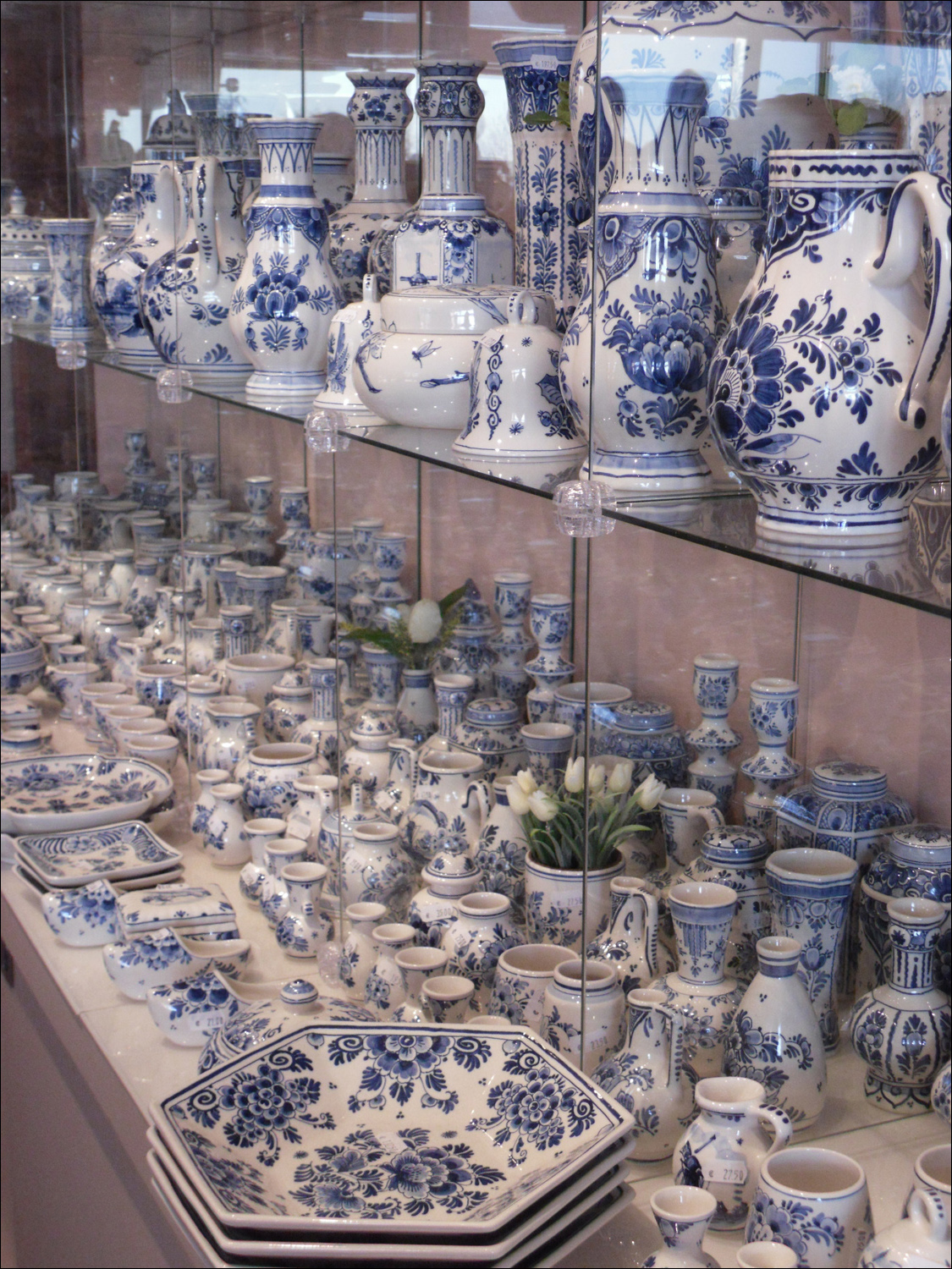 Delfts Pauw pottery store - blue section