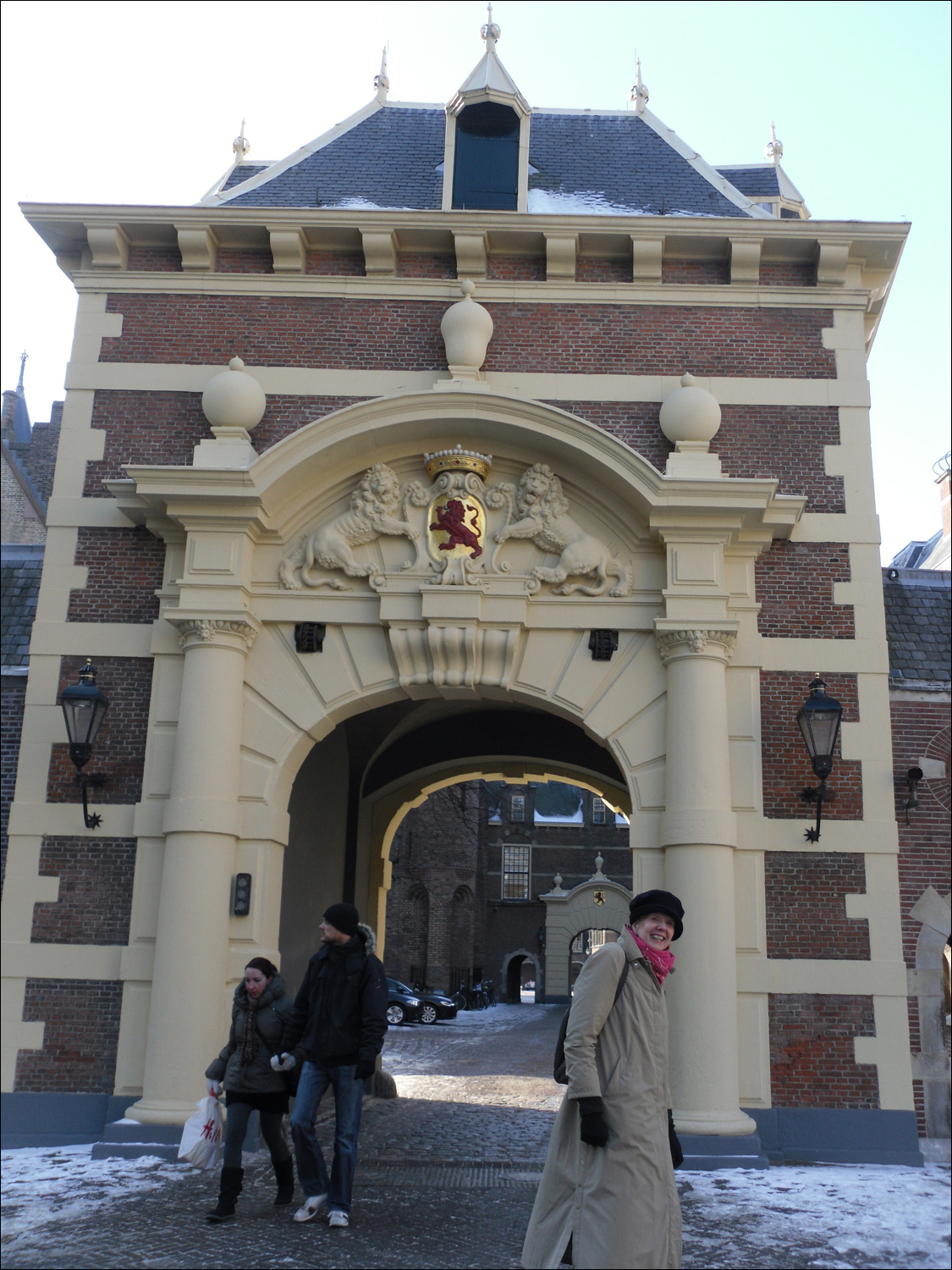 Hague-Binnenhof gate w/Margriet